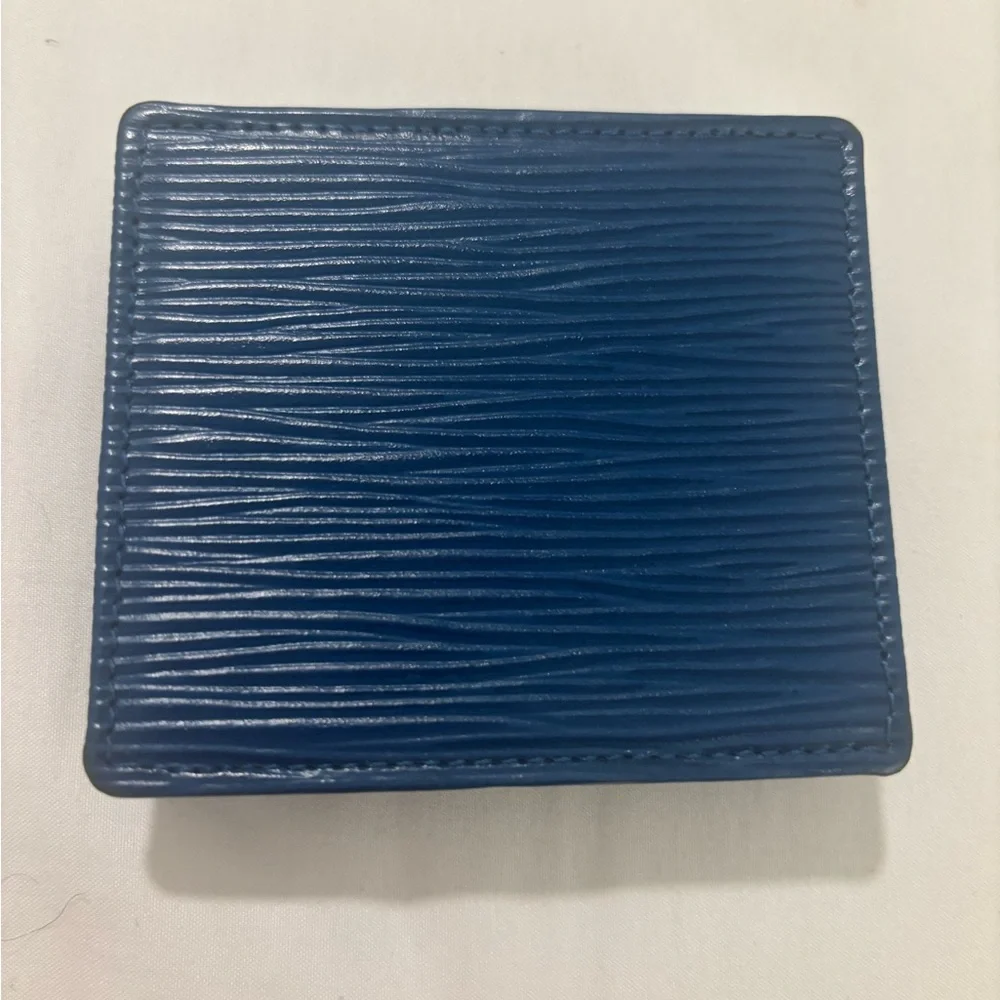 Louis Vuitton Epi Coin Pouch - Picture 5 of 6